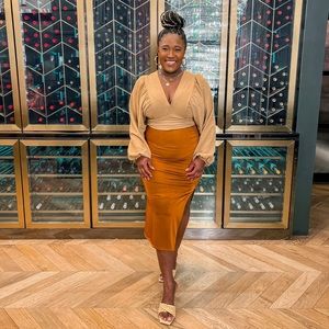 Solid Ruched Thigh Split Skirt